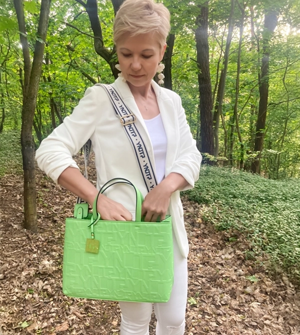  shopperka wloskiej marki Ynot klasyczna pojemna w pieknym kolorze z uchwytami i szerokim paskiem na ramię