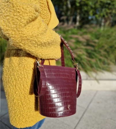Menbur bordowy kubełek z eleganckim uchwytem