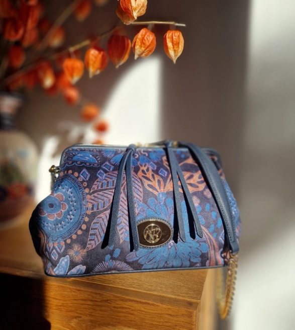 Ynot aksamitna torebka z długim paskiem