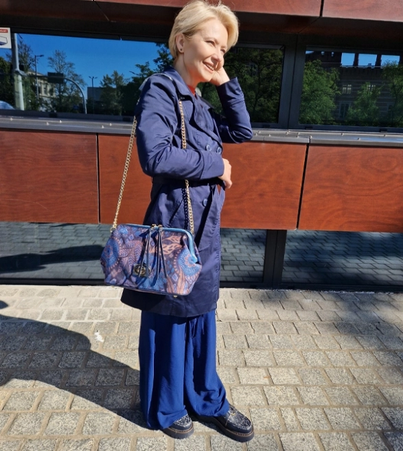 Ynot aksamitna torebka z długim paskiem