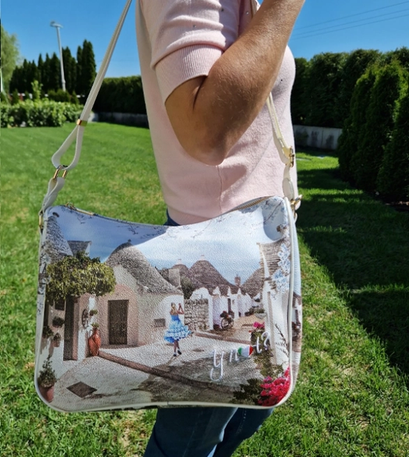 Pojemna torebka na ramię z nadrukiem domków Trulli