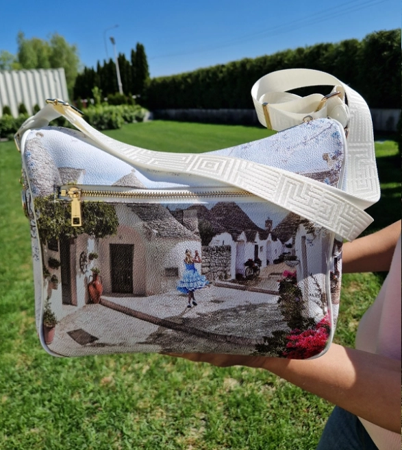 Pojemna torebka na ramię z nadrukiem domków Trulli