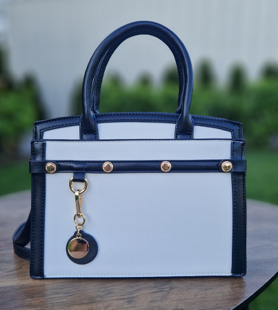 Menbur torebka biała klasyczna z czarną lamówką