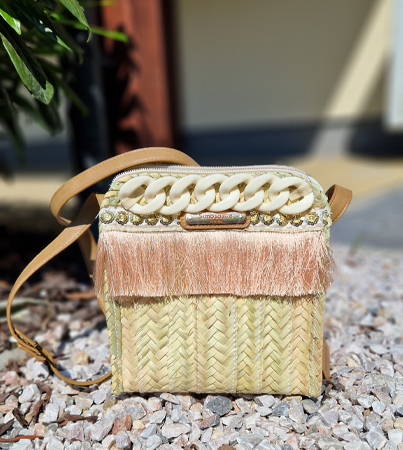 Simosastre koszyk handmade z długim paskiem i ozdobami