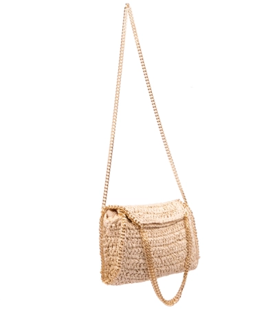 Letnia torebka ze średnim i długim złotym łańcuszkiem