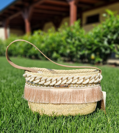 Simosastre koszyk handmade z pięknymi zdobieniami